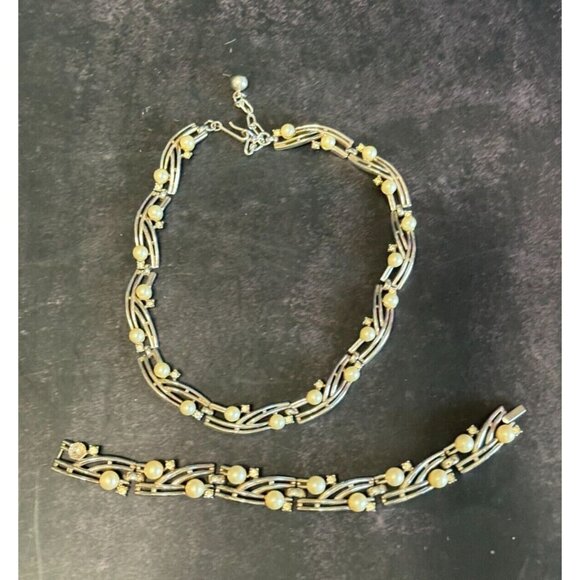 Vintage Crown Trifari Pearl and Silver Necklace and Bracelet Jewelry Set - Picture 2 of 7